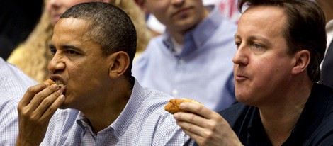 Barack Obama y David Cameron en un partido de baloncesto