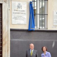 Los Reyes descubren una placa conmemorativa del Bicentenario de la Constitución de Cádiz