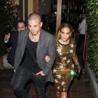 Jennifer Lopez y su novio el bailarín Casper Smart