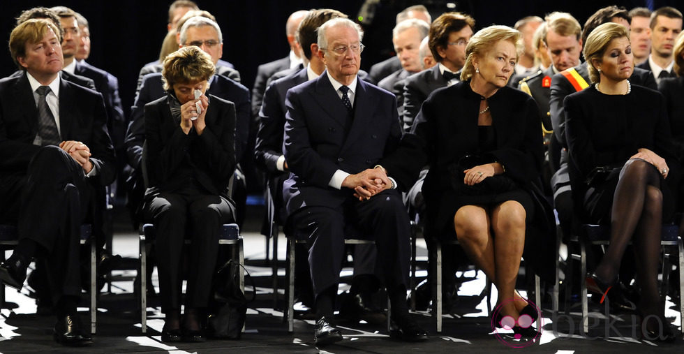 Los Reyes de Bélgica y los Príncipes de Holanda en el funeral de las víctimas de Suiza