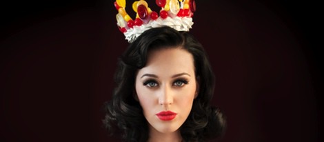 Katy Perry en una de las fotos promocionales de su disco 'Teenage Dream'