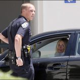 Sienna Miller multada por un policía