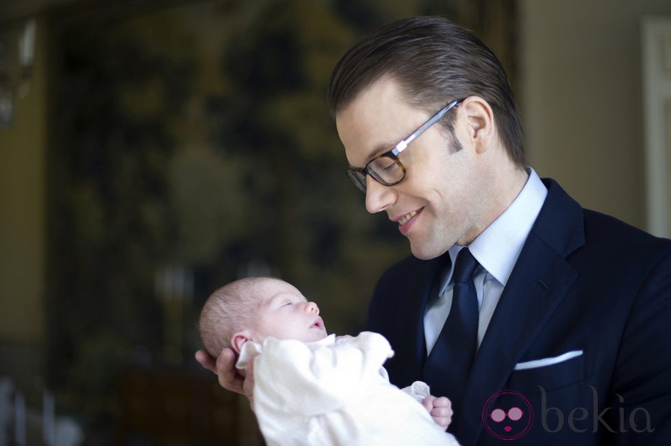 Primera fotografía oficial de Daniel de Suecia con la Princesa Estela