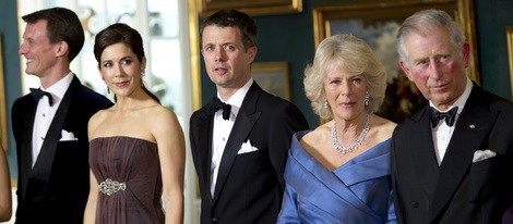 Los Príncipes Joaquín, Mary y Federico de Dinamarca con Carlos y Camilla de Inglaterra
