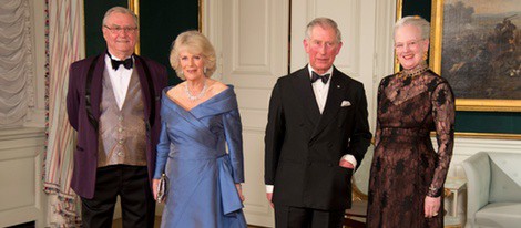 Margarita y Enrique de Dinamarca con el Príncipe Carlos y la Duquesa de Cornualles
