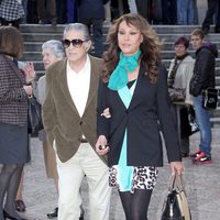 Jaime Ostos y María Ángeles Grajal en el funeral de Paco Valladares