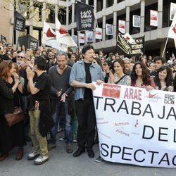 Willy Toledo, Carlos Bardem y Aitana Sánchez-Gijón se manifiestan durante la huelga general