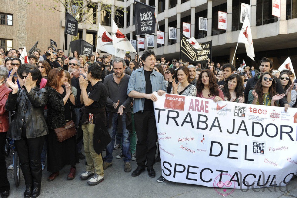 Willy Toledo, Carlos Bardem y Aitana Sánchez-Gijón se manifiestan durante la huelga general