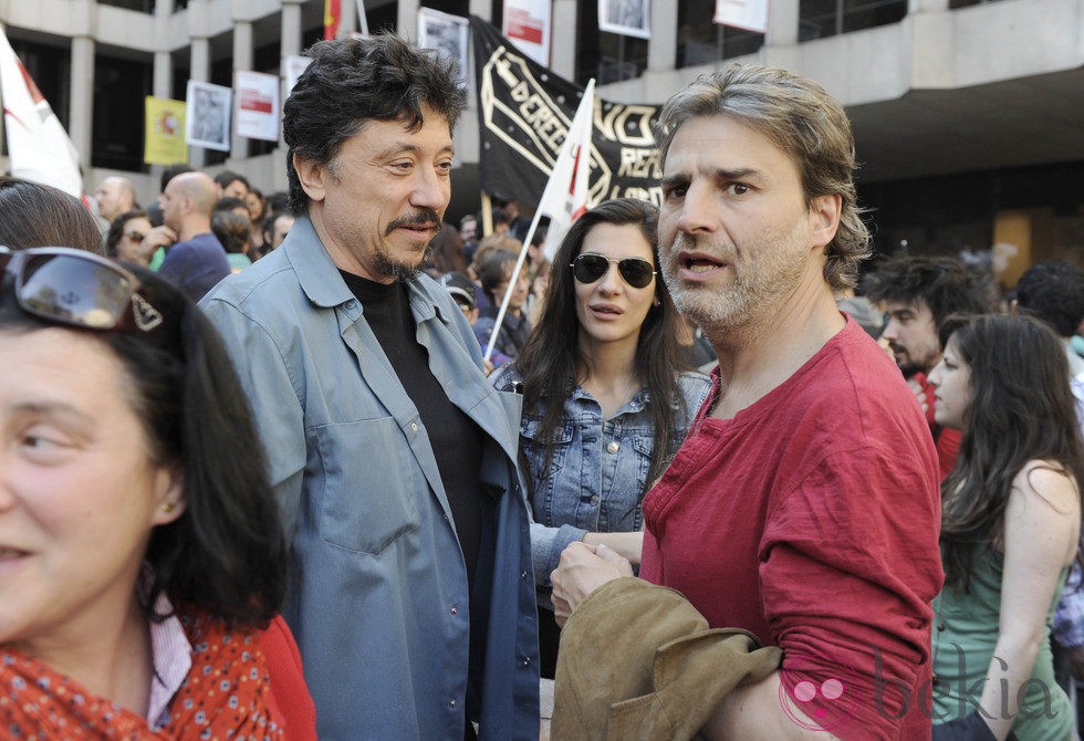 Carlos Bardem, Cecilia Gessa y Alberto San Juan en la huelga general del 29m