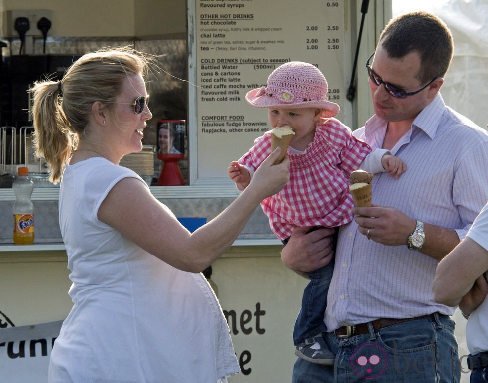 Peter Phillips y Autumn Kelly con su hija mayor Savannah