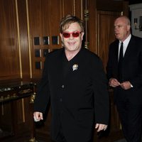 Elton John en los premios Revlon solidarios