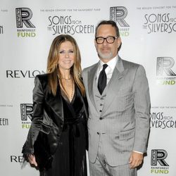 Tom Hanks y su mujer Rita Wilson en la gala Revlon