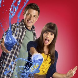 Lea Michele y Cory Monteith en una imagen promocional de 'Glee'