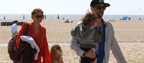 Nicole Richie y Joel Madden pasan un día en la playa en familia