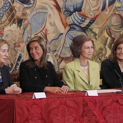 La Reina Sofía junto a las ministras Ana Pastor, Ana Mato y Fátima Báñez