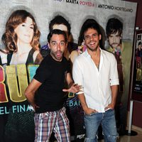 Javier Martín y Bart Santana en el estreno de 'Burundanga'