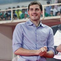 Iker Casillas sonriente en China