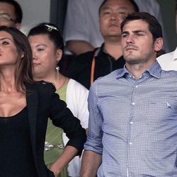Sara Carbonero e Iker Casillas en un partido de fútbol en China