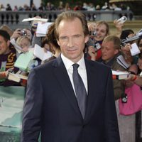 Ralph Fiennes en el estreno de Harry Potter en Londres