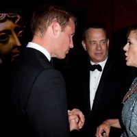 El príncipe Guillermo, con Tom Hanks y Rita Wilson en los BAFTA Brits