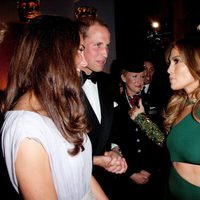 Los Duques de Cambridge y Jennifer Lopez en los BAFTA Brits