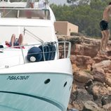 Darek se lanza a las aguas de Ibiza durante sus vacaciones