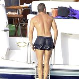 Darek se baña en aguas de Ibiza durante sus vacaciones