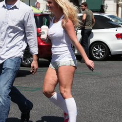 Britney Spears presume de celulitis con un ridículo look
