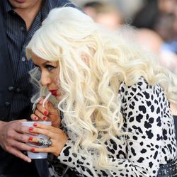Christina Aguilera luce celulitis en las piernas