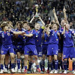 El equipo de Japón celebra la victoria en la final del Mundial de Fütbol Femenino 2011