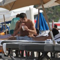 Gerard Piqué bebiendo en Miami Beach