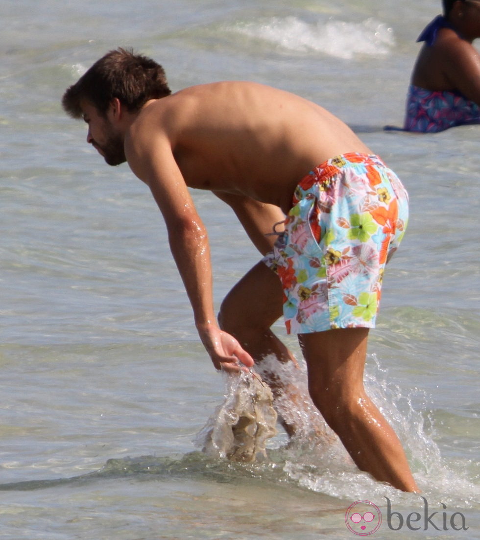 Gerard Piqué con intención de bañarse en Miami