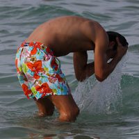 Gerard Piqué se refresca en las aguas de Miami