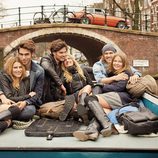 Seis modelos imagen de Boss Orange surcando los canales de Amsterdam