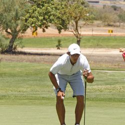 Rafa Nadal jugando al golf en Mallorca