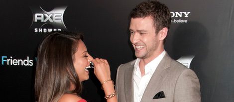 Mila Kunis y Justin Timberlake ríen divertidos en la premiere de 'Friends with benefits' en Nueva York