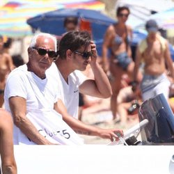 Giorgio Armani y un amigo disfrutan de unas vacaciones en Formentera