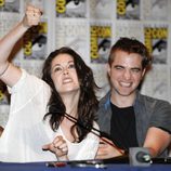 Robert Pattinson y Kristen Stewart bromean en Comic-Con 2011