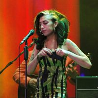 Amy Winehouse, borracha durante su concierto en Belgrado