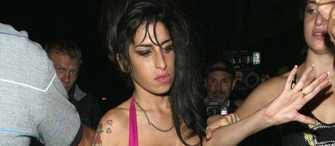 Amy Winehouse borracha en julio de 2010