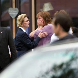 La reina Sonia de Noruega apoya a las víctimas de la masacre