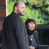 Janis Winehouse en el funeral de su hija Amy en Londres
