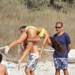 Laura Barriales desnuda a Sete Gibernau en Formentera