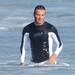 David Beckham, un papá surfero en Malibu