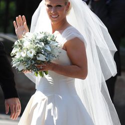 Zara Phillips saluda en su boda