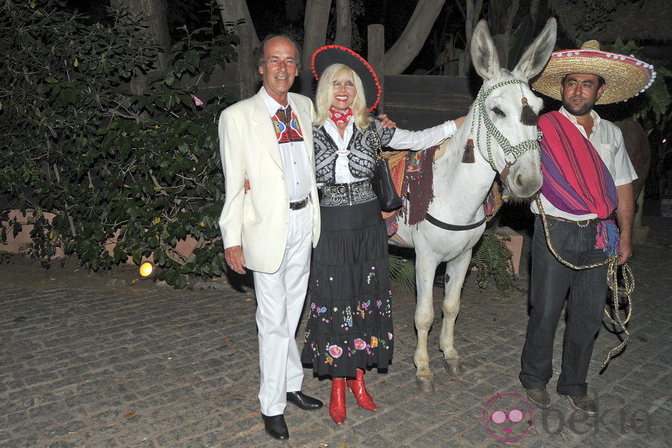 Luis Ortiz y Gunilla von Bismarck en la fiesta Concordia Antisida de Marbella