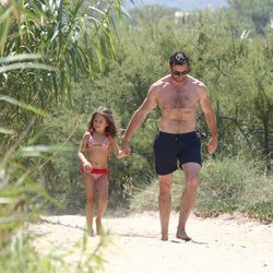 Hugh Jackman y su hija Ava en Saint-Tropez