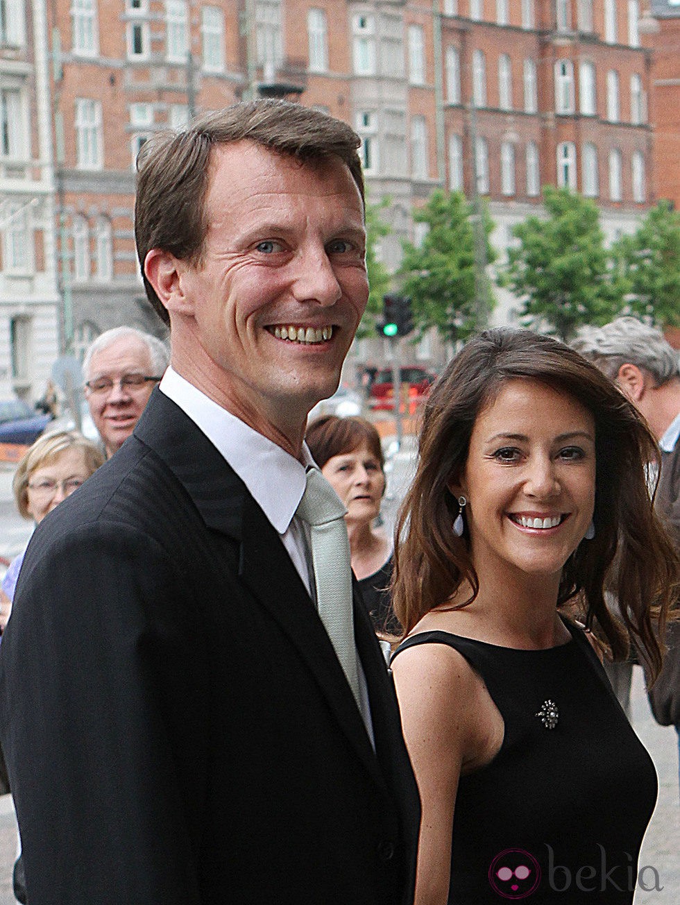 Los Príncipes Joaquín y Marie de Dinamarca muy sonrientes
