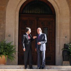 El Presidente Zapatero y el Rey Juan Carlos charlan en Marivent