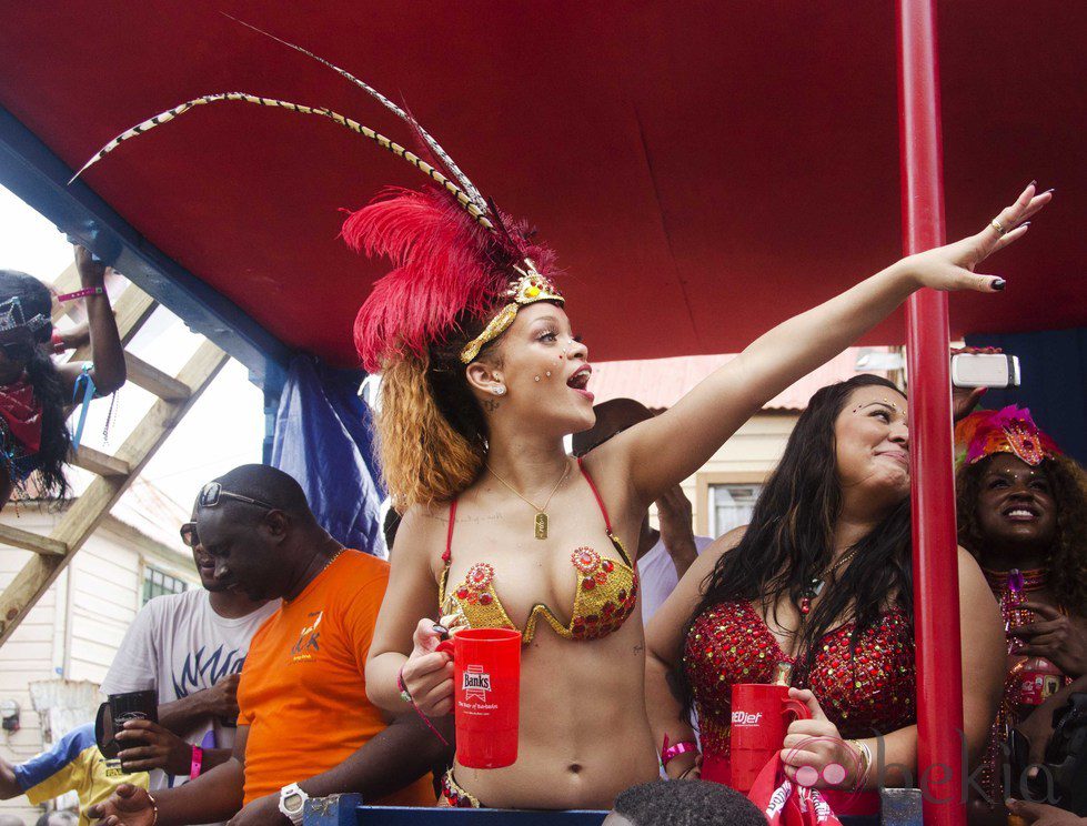 Rihanna desatada en el Barbados Kadooment Day Parade